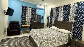 3 bedrooms, iron/ironing board, WiFi, bed sheets