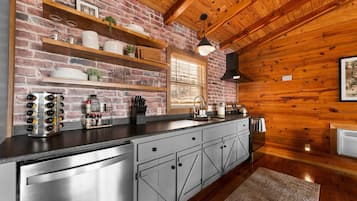 冰箱、微波炉、烤箱、炉灶