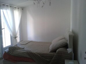2 Schlafzimmer, Bügeleisen/Bügelbrett