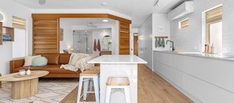 Coastal Chic Apartment with Pool and Gym