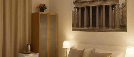 Comfort Double Room | 1 bedroom, minibar, desk, laptop workspace