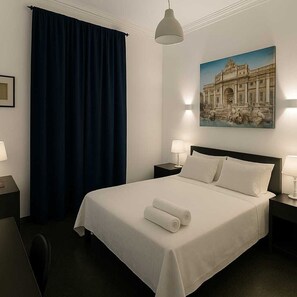 Exclusive Double Room | Hypo-allergenic bedding, minibar, desk, free WiFi - Colosseo Rooms (Rome)