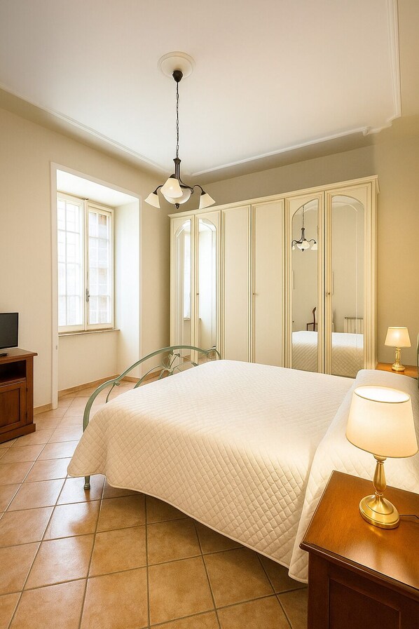 Ropa de cama hipoalergénica, minibar, escritorio y wifi gratis