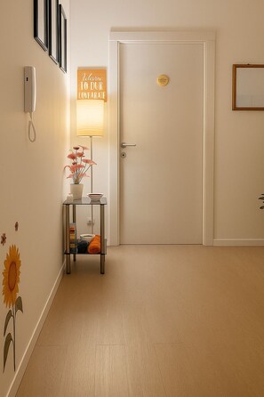 32-inch LED TV with digital channels, offices - Colosseo Rooms (Rome)