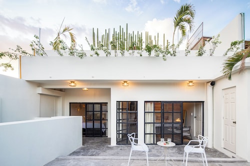 Casa Lumos - Minimalist Comfort Suites in Centro Historico