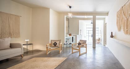 Casa Lumos - Minimalist Comfort Suites in Centro Historico