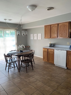 Dining - Lovely 2-bedroom townhome in Saint Joseph (Saint Joseph)
