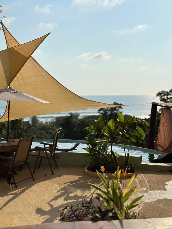 Desk, laptop workspace, free WiFi