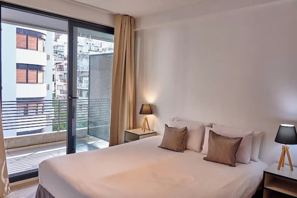 1 chambre, bureau, fer et planche à repasser, Wi-Fi