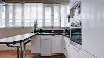 Réfrigérateur, micro-ondes, four, lave-vaisselle