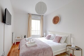 2 bedrooms, iron/ironing board, Internet, bed sheets
