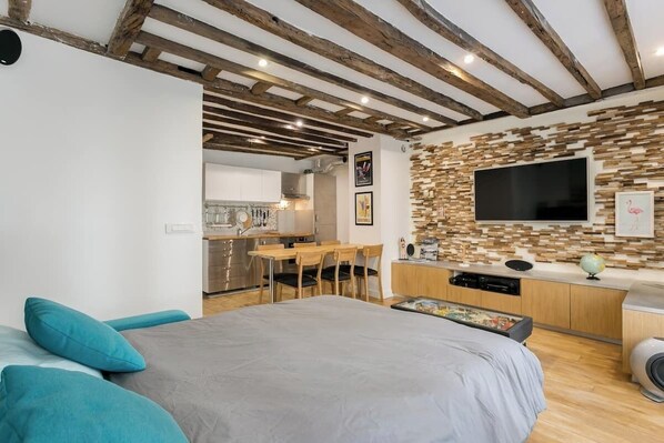 4 bedrooms, iron/ironing board, free WiFi, bed sheets - Relais Cocorico - Town House 4 Private Suites, AC Cinema Gym & Sauna (Paris)