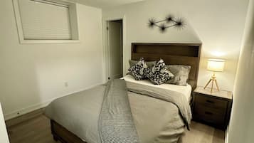 2 bedrooms, in-room safe, iron/ironing board, free WiFi