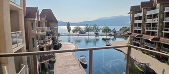 Sunset Waterfront Resort 4. Luxury Lakeside, Lakeview 2 bed/2 bath Kelowna Condo