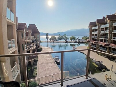 Sunset Waterfront Resort 4. Luxury Lakeside, Lakeview 2 bed/2 bath Kelowna Condo