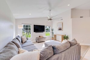 Smart TV - Sea Suite (Marco Island)