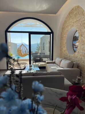 Grand Suite, Sea View | Living area | 32-inch TV with satellite channels - Zeus Throne (Corfu)