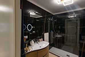 Amenidades de baño ecológicas, secadora de cabello, bidet, toallas 