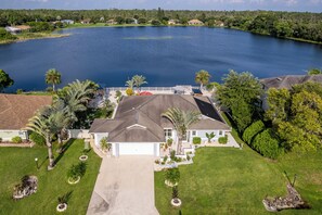 Exterior - Stunning Lakefront Solar Heated Pool & Spa House! Close to the Beach! (Bonita Springs)