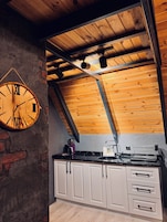 Bungalow Deluxe | Cocina privada | Placa de cocina y utensilios de cocina