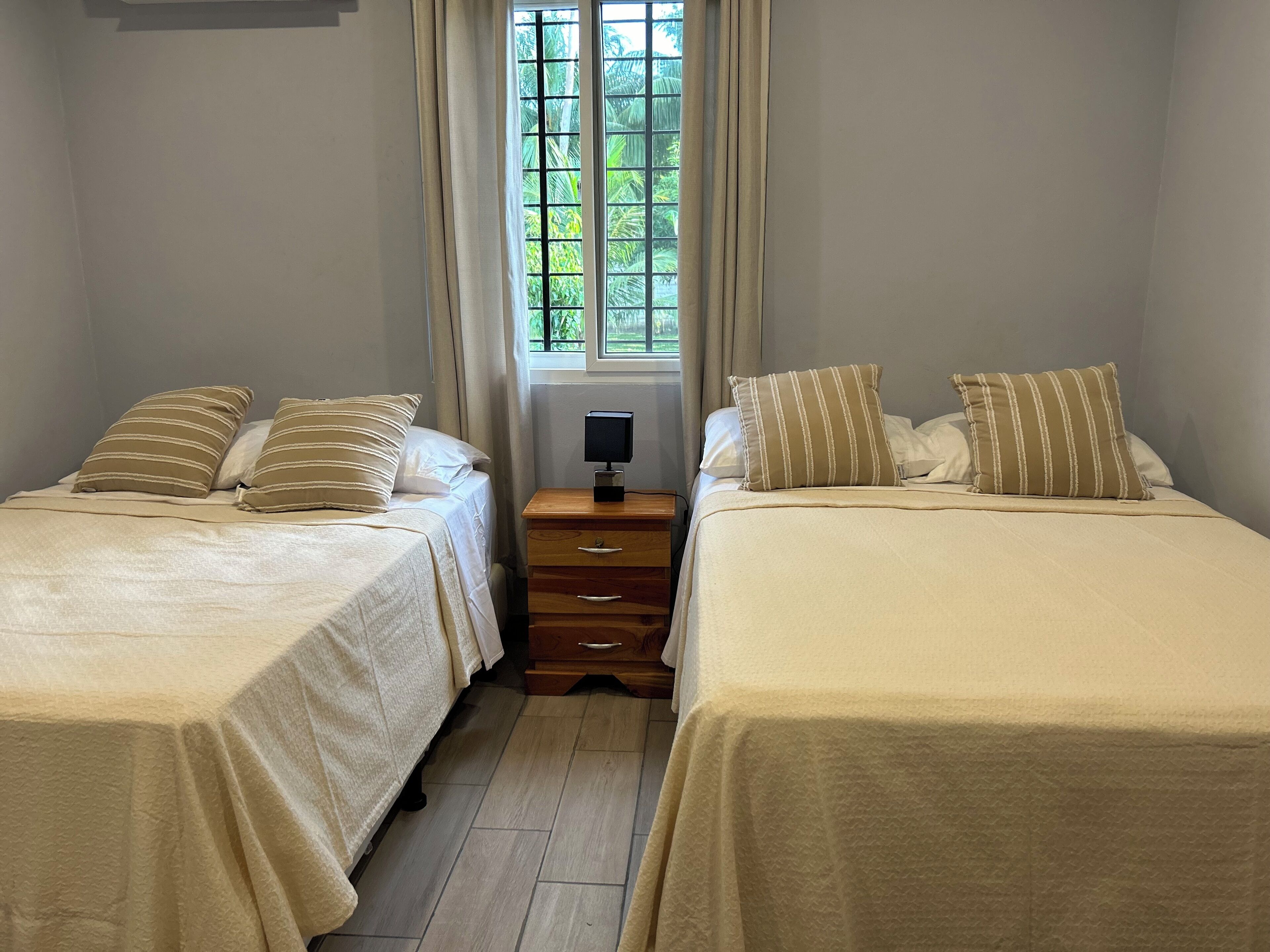 2 slaapkamers, een kluis op de kamer, een strijkplank/strijkijzer