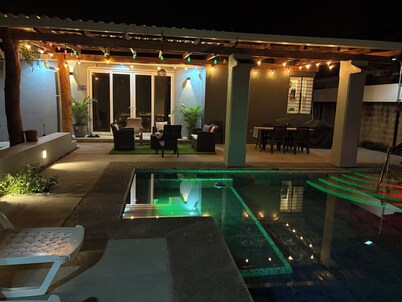 Charming 2-bedroom house with WiFi, AC in adorable Las Isletas