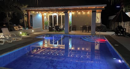 Charming 2-bedroom house with WiFi, AC in adorable Las Isletas