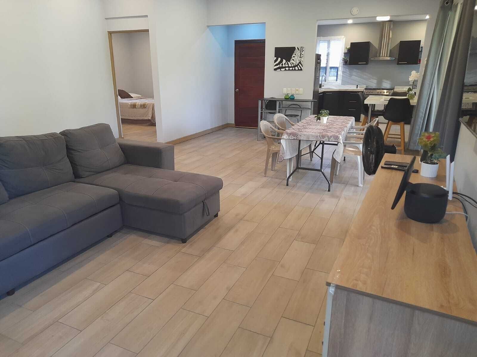 2 chambres, coffre-fort, fer et planche à repasser