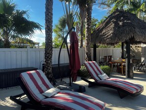 Terrace/patio - 🌺Luxury Paradise: Tropical Post-Op Style Edition 🌺 (Miami)