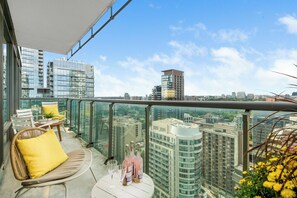 Property grounds - Yorkville Magic. 
 Toronto's Finest Neighbourhood (Toronto)