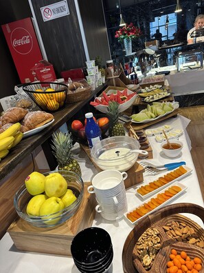 Free daily buffet breakfast 