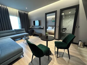 Junior Suite | Egyptian cotton sheets, premium bedding, minibar, soundproofing