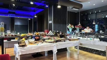 Free daily buffet breakfast