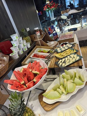 包含每日自助早餐