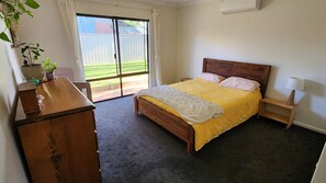 1 bedroom, desk, free WiFi, bed sheets