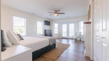 4 bedrooms, iron/ironing board, travel crib, free WiFi