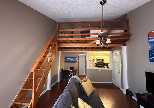 Cozy 1-bedroom condo with WiFi in Houston, TX