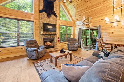 Pet Friendly with Huge Yard! Secluded Stay