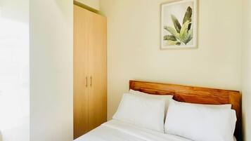 2 bedrooms, iron/ironing board, bed sheets, wheelchair access