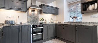 Ty Canol Pont y Garth