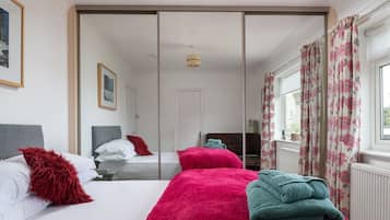 3 slaapkamers, een strijkplank/strijkijzer, wifi, beddengoed