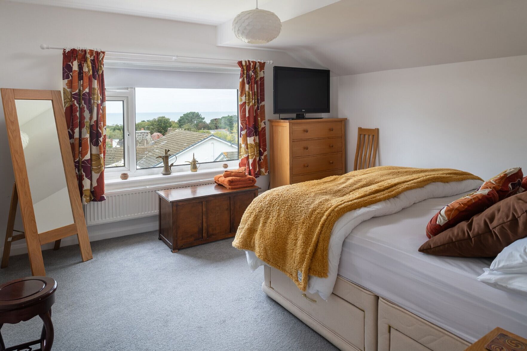 3 quartos, ferros/tábuas de passar roupa, Wi-Fi, roupa de cama