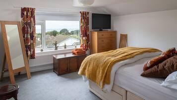 3 quartos, ferros/tábuas de passar roupa, Wi-Fi, roupa de cama