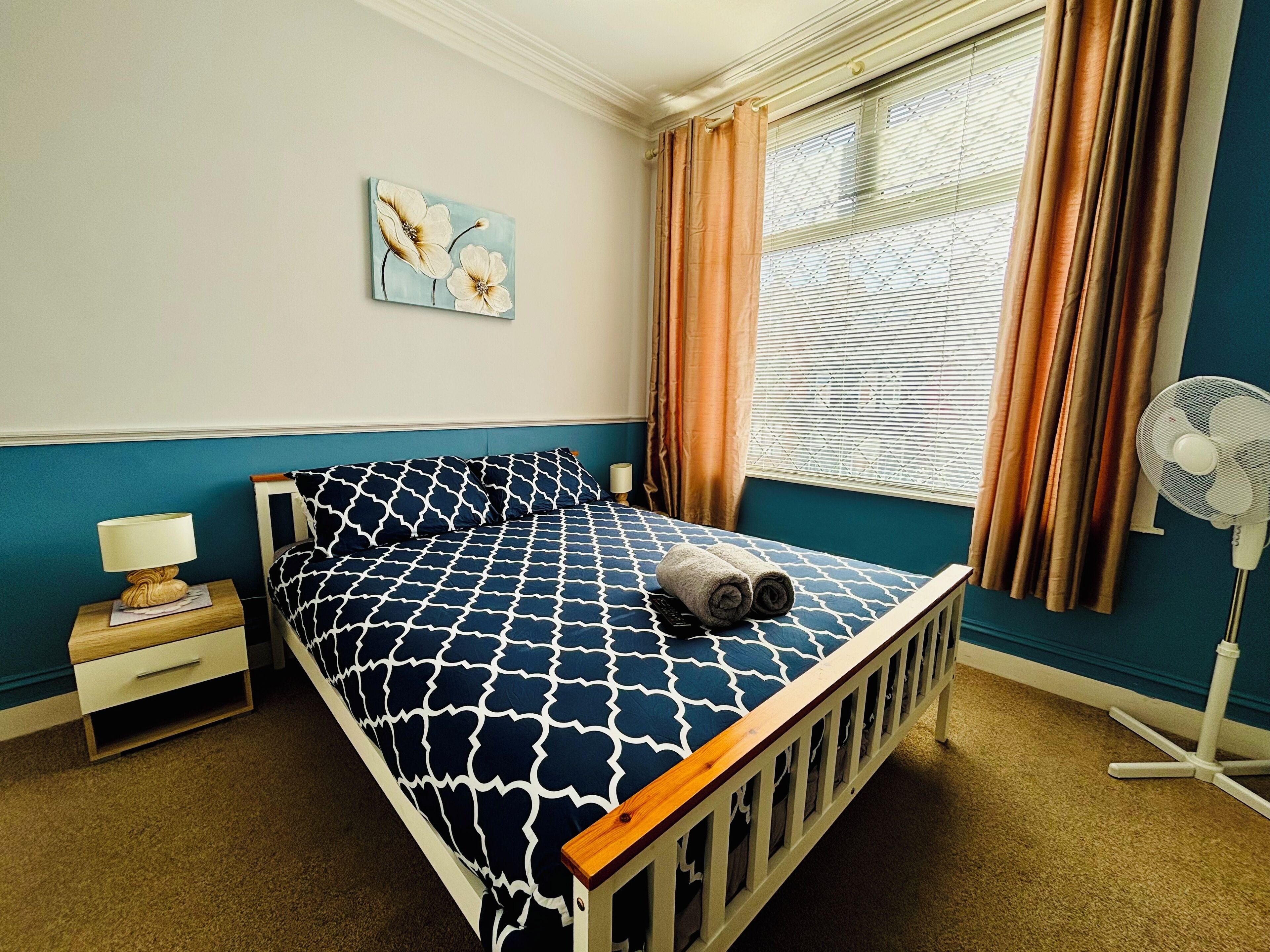 Rideaux occultants, fer et planche à repasser, Wi-Fi gratuit