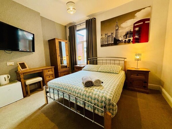 Blackout curtains, iron/ironing board, free WiFi - Le Papillon Hotel Blackpool (Blackpool)