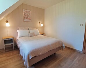 1 chambre, lit parapluie, Wi-Fi gratuit, draps fournis