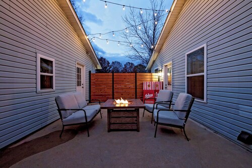 Spacious 3bd Home~10min IU Baseball~2 K Beds~Huge Kitchen~Fire Pit+Ping Pong