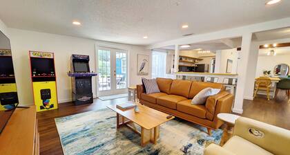 2 homes for 1 - Arcade, Firepit, Patio - Main house & Lrg guest house included!