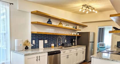 2 homes for 1 - Arcade, Firepit, Patio - Main house & Lrg guest house included!