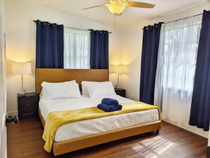 4 bedrooms, desk, WiFi, bed sheets